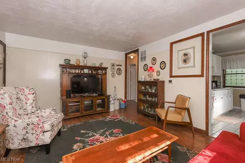 562 Case Ave, Elyria, OH 44035 photo 2
