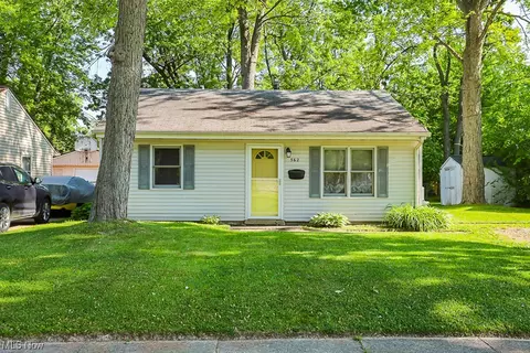 562 Case Ave, Elyria, OH 44035 photo 1