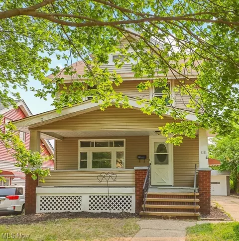 3231 W 116th St, Cleveland, OH 44111