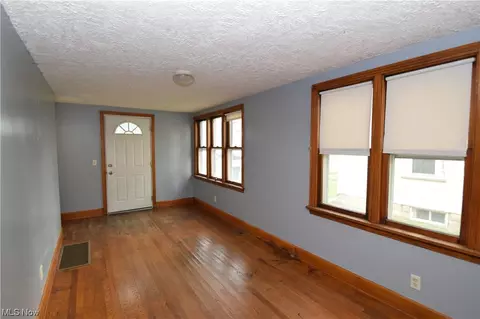 420 E 5th St, Dover, OH 44622 photo 4
