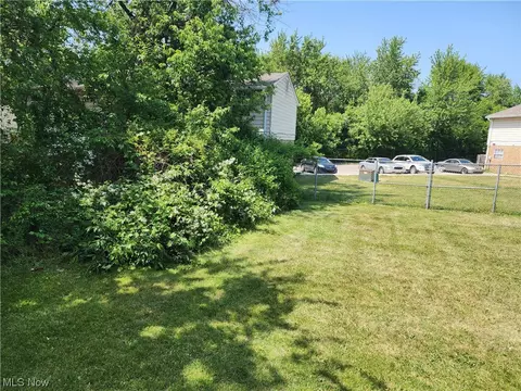 1035 W 37th St, Ashtabula, OH 44004 photo 4