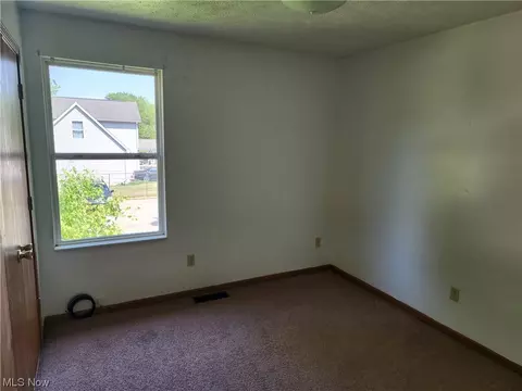 1035 W 37th St, Ashtabula, OH 44004 photo 17