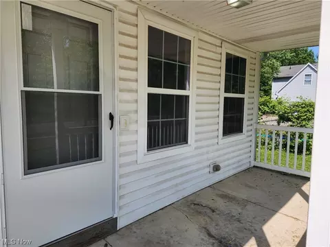 1035 W 37th St, Ashtabula, OH 44004 photo 2