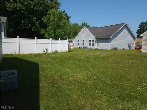 2116 Jeffrey Ave, Ashtabula, OH 44004 photo 4