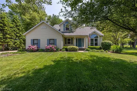 5541 Grace Dr, Mentor, OH 44060