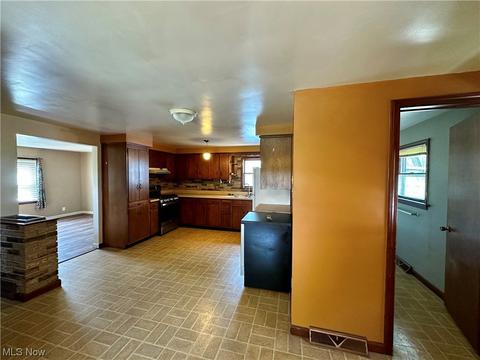 419 8th St, Struthers, OH 44471 photo 5