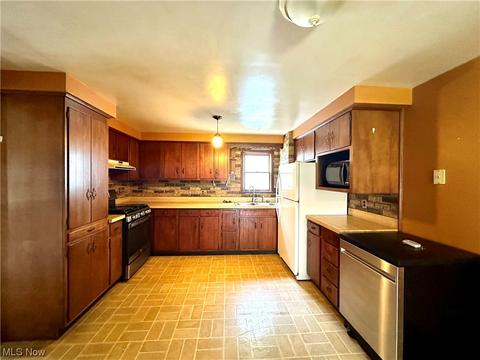 419 8th St, Struthers, OH 44471 photo 4