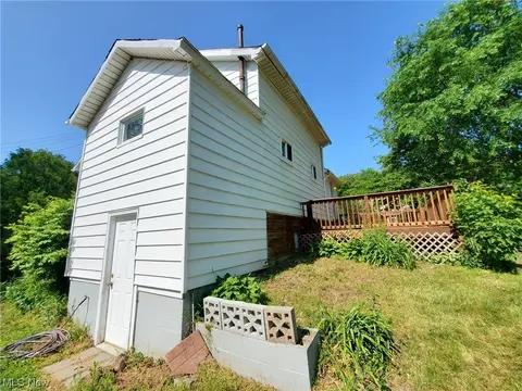 4652 S Ridge Rd E, Geneva, OH 44041 photo 2