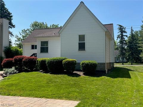 2475 E Ridgewood Dr, Seven Hills, OH 44131 photo 3