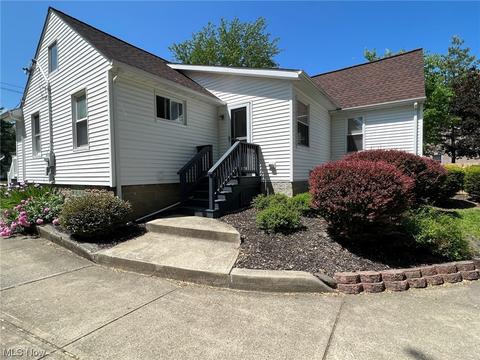 2475 E Ridgewood Dr, Seven Hills, OH 44131 photo 2