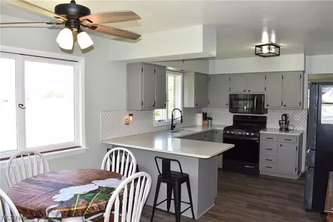 809 E Bogart Rd, Sandusky, OH 44870 photo 5