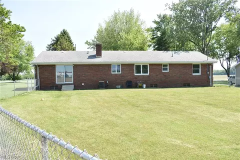 809 E Bogart Rd, Sandusky, OH 44870 photo 2