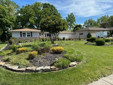 3926 Valleyview Dr, Lorain, OH 44053 photo 2