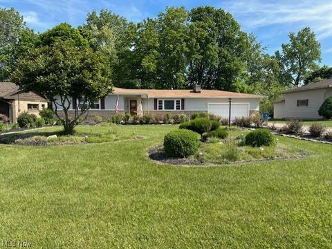 3926 Valleyview Dr, Lorain, OH 44053 photo 1