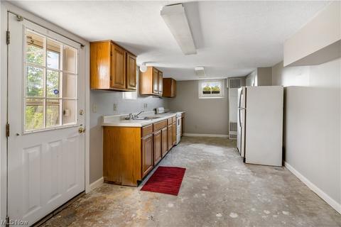 808 E Waterloo Rd, Akron, OH 44306 photo 20