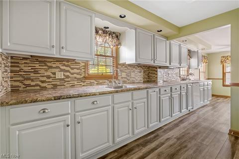 808 E Waterloo Rd, Akron, OH 44306 photo 8