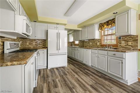 808 E Waterloo Rd, Akron, OH 44306 photo 10