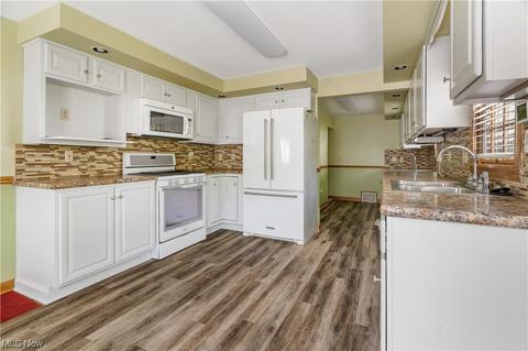 808 E Waterloo Rd, Akron, OH 44306 photo 9