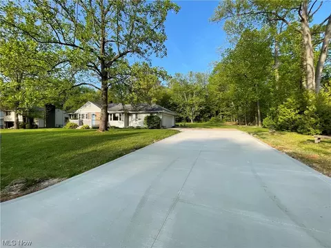3341 Board Dr, Cuyahoga Falls, OH 44223