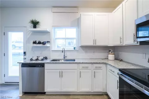 624 Diagonal Rd, Akron, OH 44320 photo 10