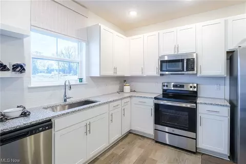 624 Diagonal Rd, Akron, OH 44320 photo 8