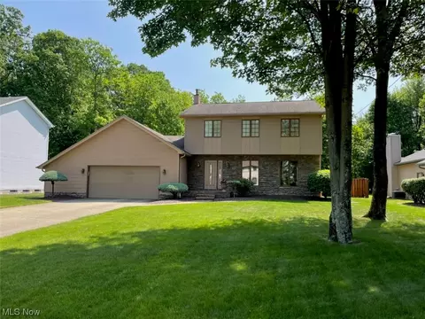 8441 Hilltop Dr, Poland, OH 44514