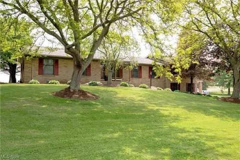 13366 Sara Ave NW, Hartville, OH 44632