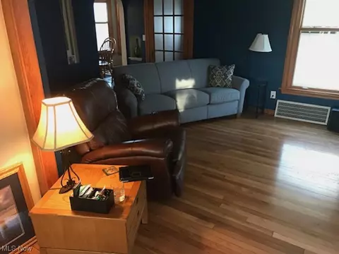 846 Lloyd Rd, Wickliffe, OH 44092 photo 2
