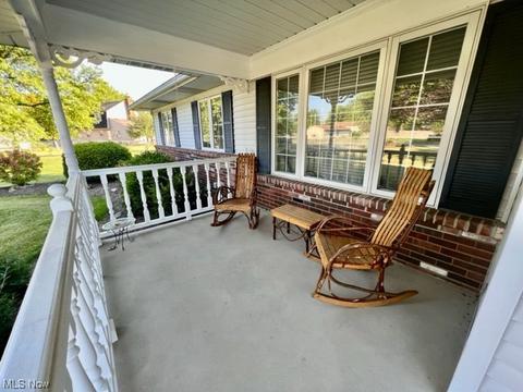 261 Windsor Dr, Elyria, OH 44035 photo 2