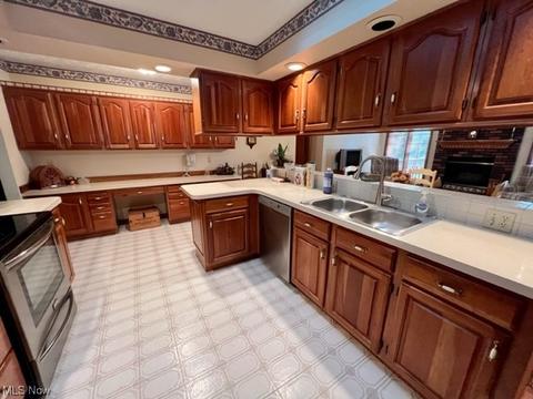 261 Windsor Dr, Elyria, OH 44035 photo 9