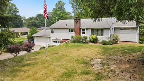 3567 Rolling Ridge Rd NE, Canton, OH 44721 photo 2