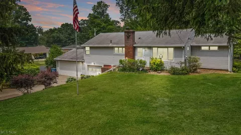 3567 Rolling Ridge Rd NE, Canton, OH 44721 photo 1