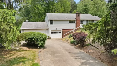 3567 Rolling Ridge Rd NE, Canton, OH 44721 photo 3