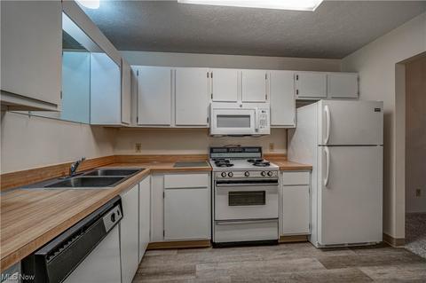 887 Kirkwall Dr, Copley, OH 44321 photo 9