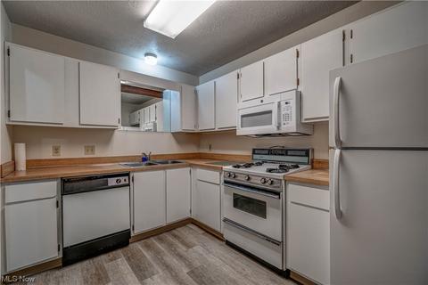 887 Kirkwall Dr, Copley, OH 44321 photo 7
