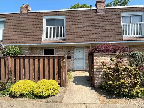 6478 State Rd #G10, Parma, OH 44134