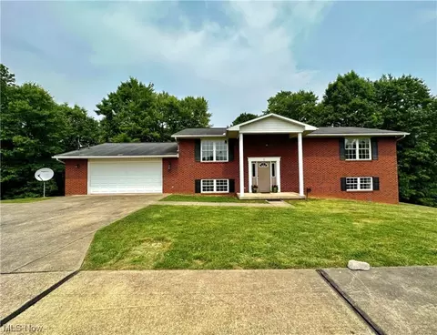 1 Brye St, Williamstown, WV 26187