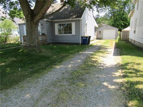 1546 W 8th St, Ashtabula, OH 44004 photo 3