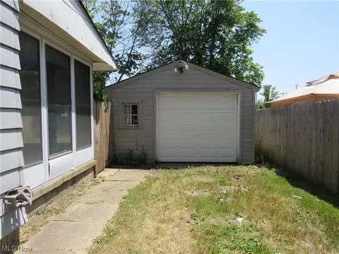 1546 W 8th St, Ashtabula, OH 44004 photo 4