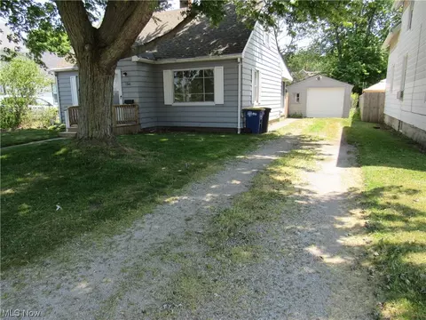 1546 W 8th St, Ashtabula, OH 44004 photo 3