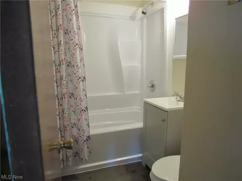 1546 W 8th St, Ashtabula, OH 44004 photo 11