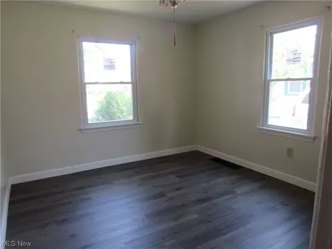 1546 W 8th St, Ashtabula, OH 44004 photo 9