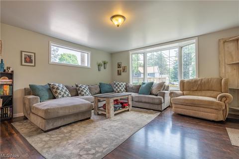 714 N Walnut St, Dover, OH 44622 photo 4