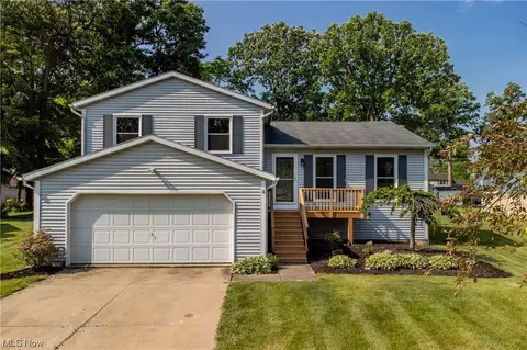 1137 W Chester Dr, Louisville, OH 44641