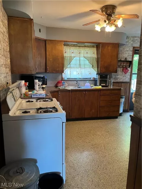 1111 E 17th St, Ashtabula, OH 44004 photo 4