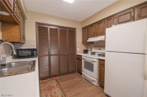 8216 Turquoise Ave NE, Canton, OH 44721 photo 9
