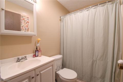 8216 Turquoise Ave NE, Canton, OH 44721 photo 13