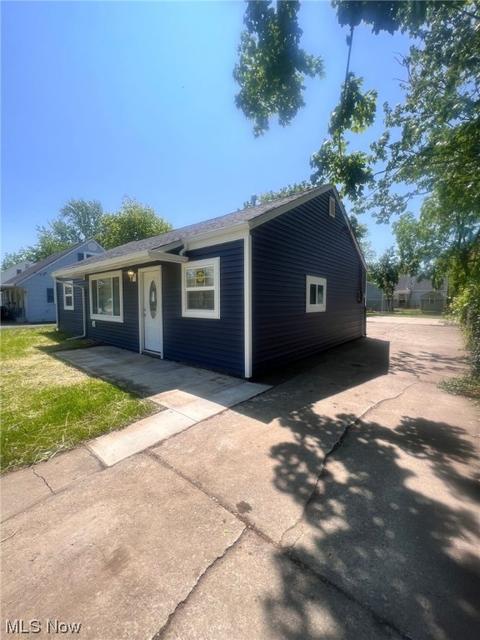 2826 Sterling Rd, Lorain, OH 44052 photo 2