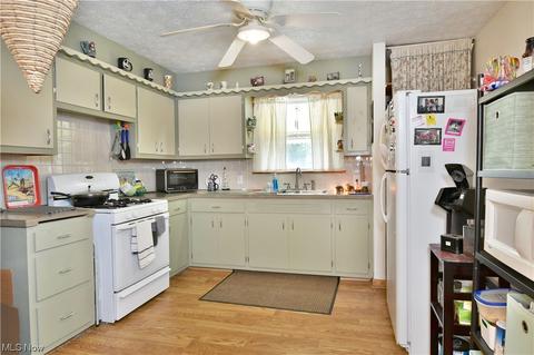 48 Wilhelm St, Struthers, OH 44471 photo 12