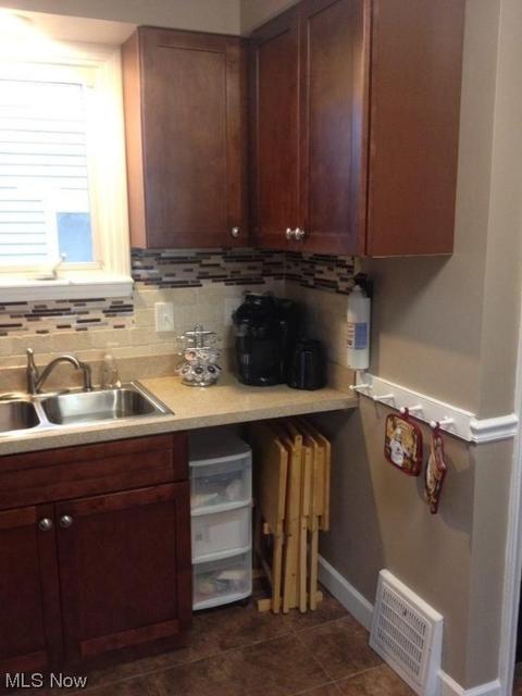 5159 Erwin St, Maple Heights, OH 44137 photo 10